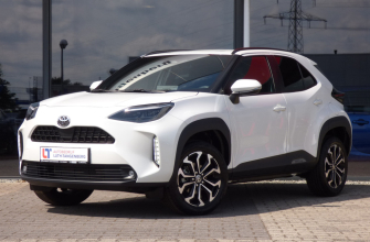 Toyota Yaris Cross 1.5 Hybrid Dynamic Winter Pack | Platinum Pearl White |
